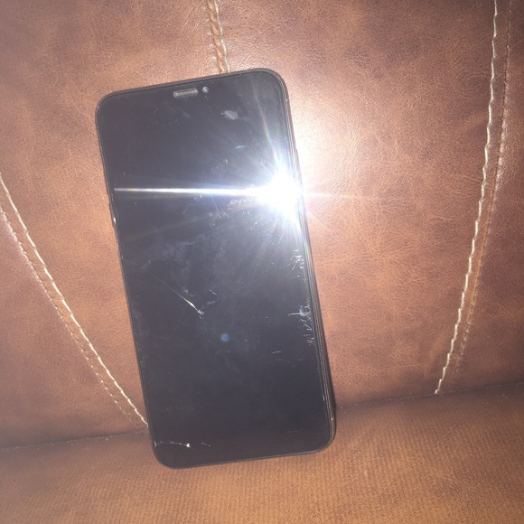 iPhone XS Max 64 inner memory working perfectly excepts for tiny crack at the bc